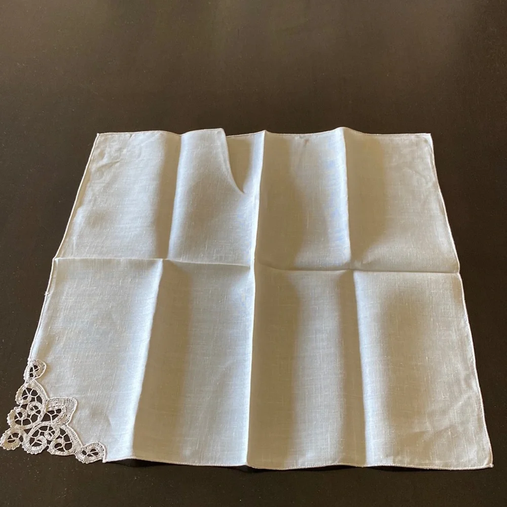 Set of 8 Cream Vintage 1980’s Battenberg Lace 16” Linen Napkins!